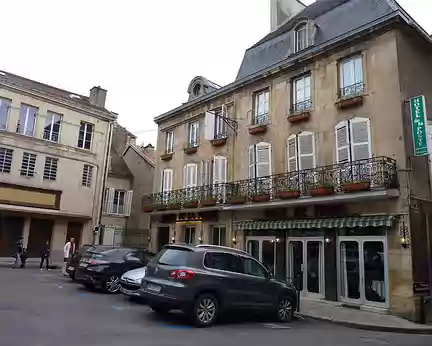 396-P1000730 Le plus vieil hôtel de France